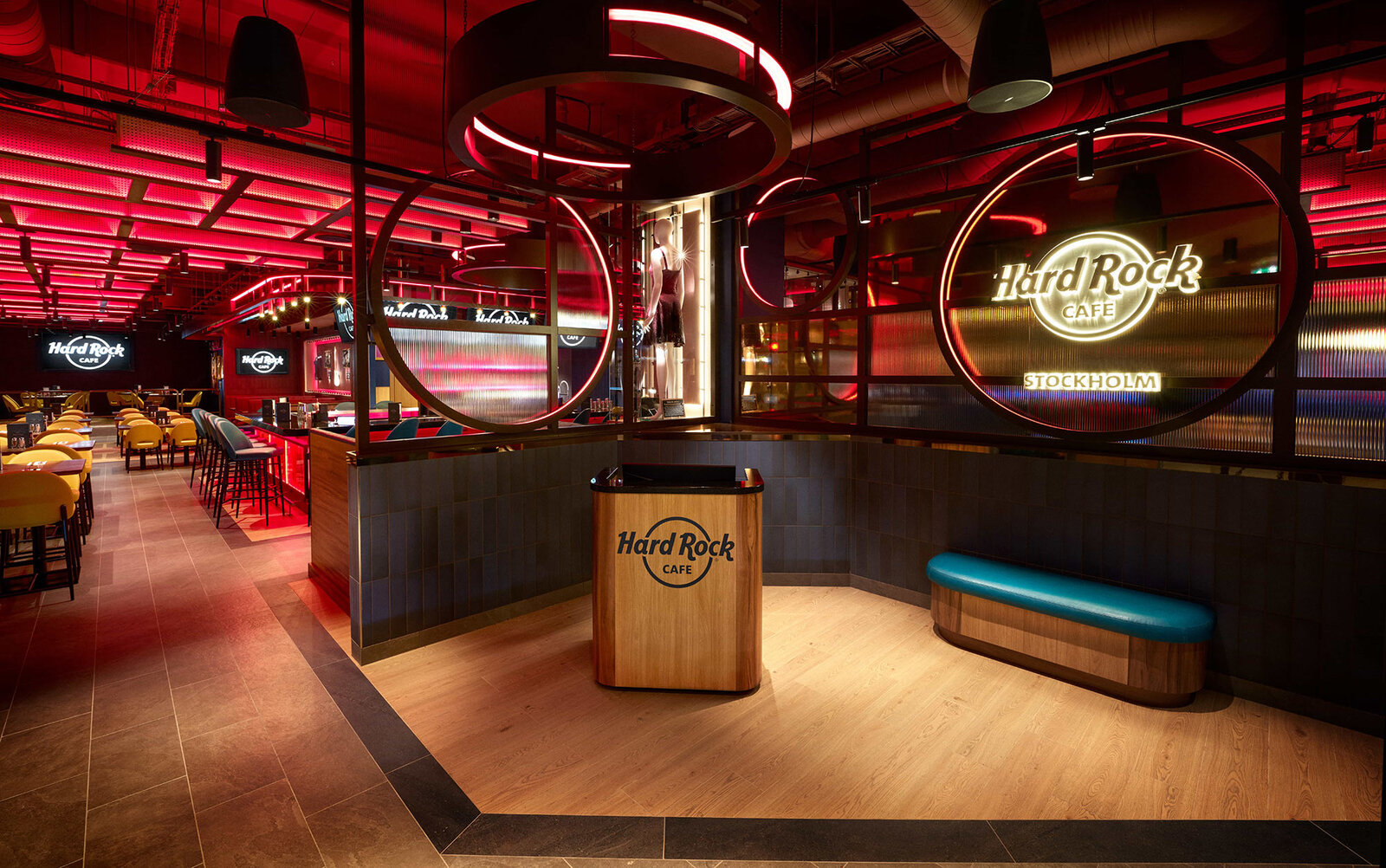 a restaurant with red lights