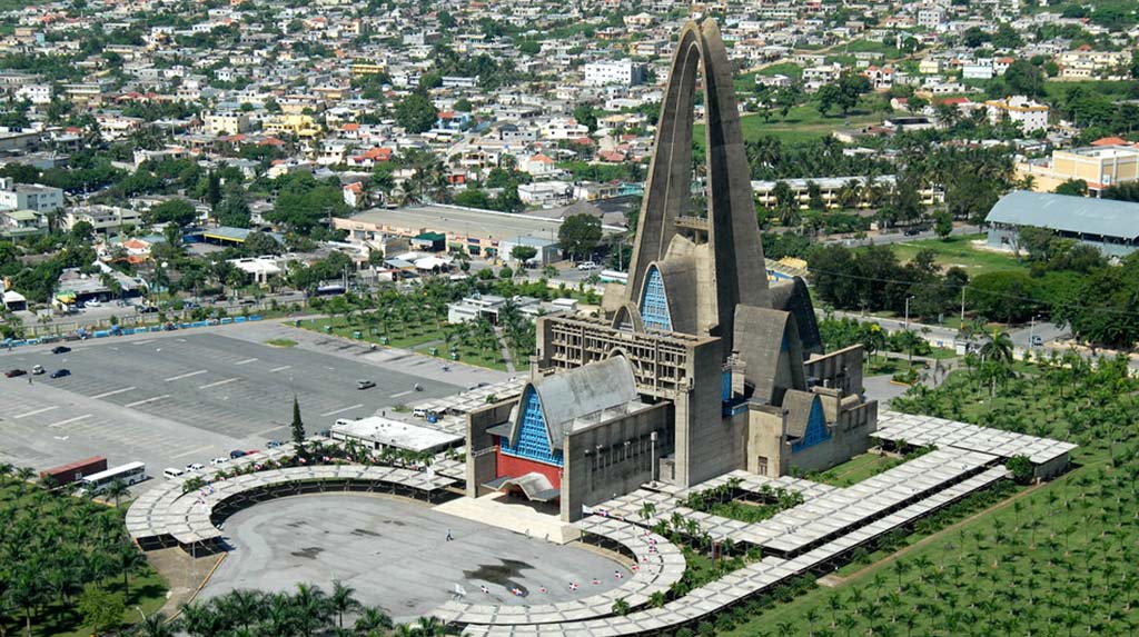 Atracción Histórica cerca de Punta Cana Basílica de Altagracia en Higüey