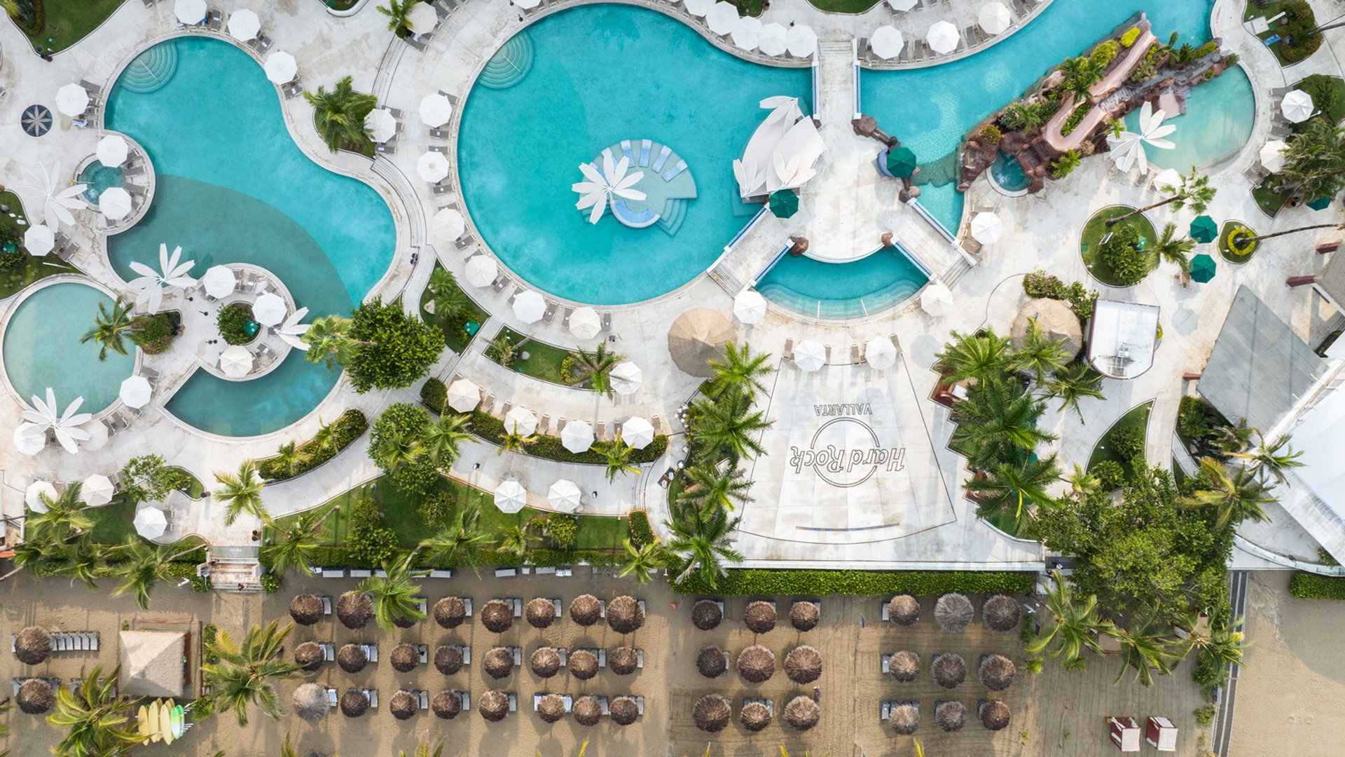 Escapadas en pareja en Hard Rock Hotel Vallarta: Romance, relax y beneficios para adultos que vale la pena conocer