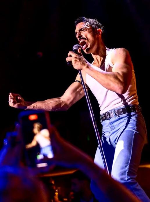 TRIBUTO FREDDIE MERCURY 